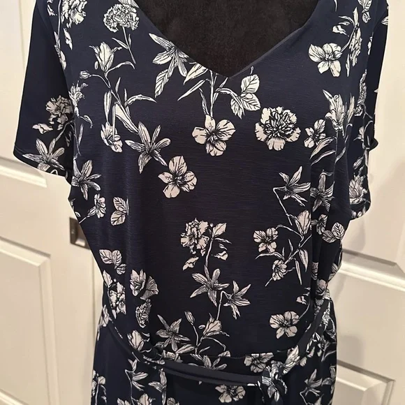 41 Hawthorne dress comes completely lined! - Picture 2 of 3